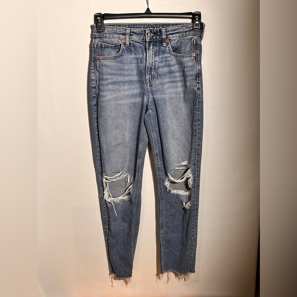 American Eagle Outfitters Strigid Mom Jean Ripped Light Blue Jeans sz 6